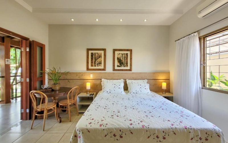 HOTEL-POUSADA-SURUCUA-PAGINA-ACOMODACOES-QUARTO-DELUXE-COM-CAMA-DE-CASAL-OU-2-DE-SOLTEIRO-00001