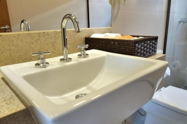 HOTEL-POUSADA-SURUCUA-PAGINA-ACOMODACOES-QUARTO-DELUXE-COM-CAMA-DE-CASAL-OU-2-DE-SOLTEIRO-00002